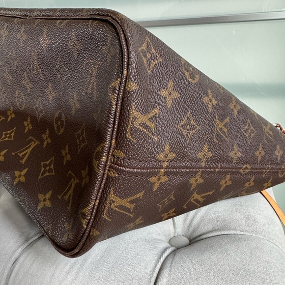LV Neverfull MM - Picture 3 of 10